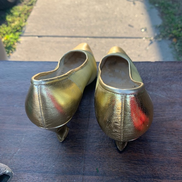 Moving - Picture 2 of 2